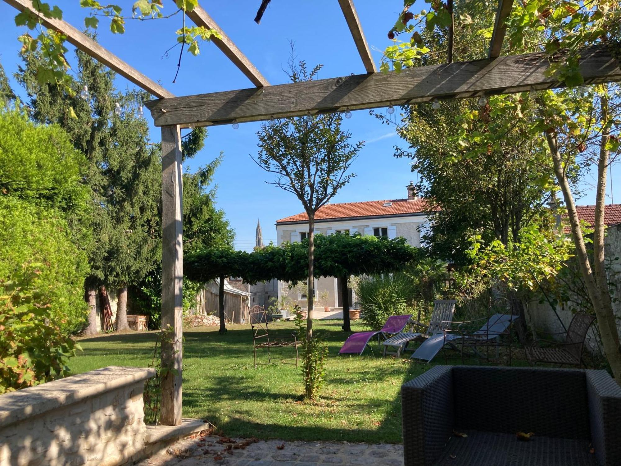 Pierres Et Jardins Bed & Breakfast Senlis  Exterior photo
